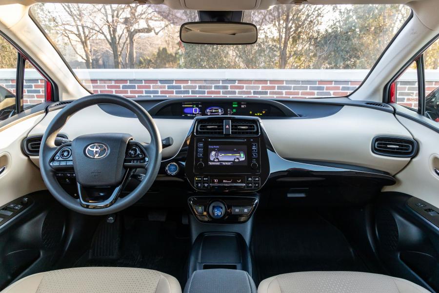 Торпедо Toyota Prius LE 2019 года  (NA) (фото 2 из 10)